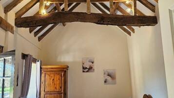 Traditional Double or Twin Room, Courtyard View | Bathroom