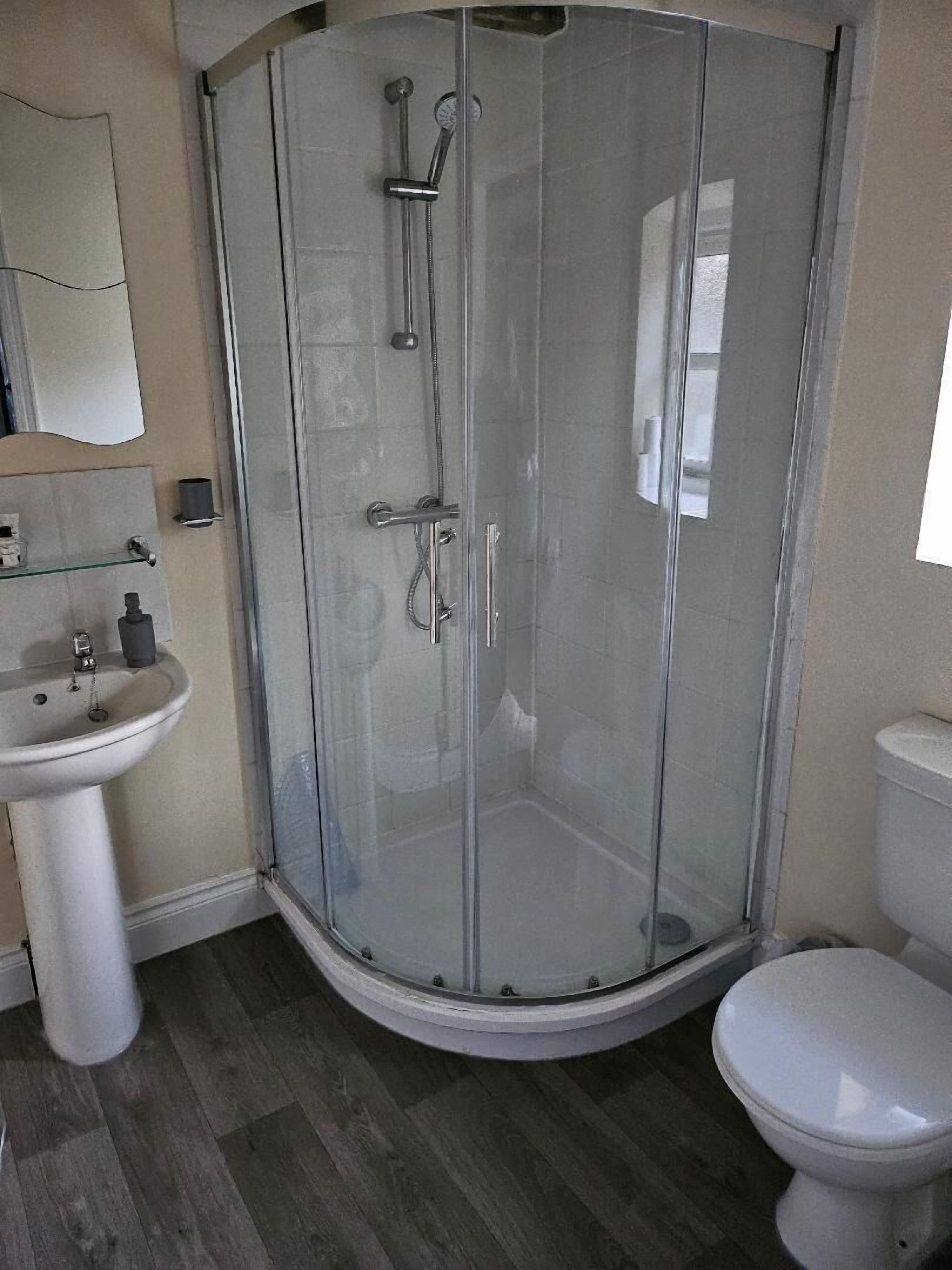 Traditional Triple Room | Bathroom