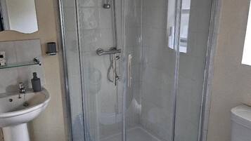 Traditional Triple Room | Bathroom