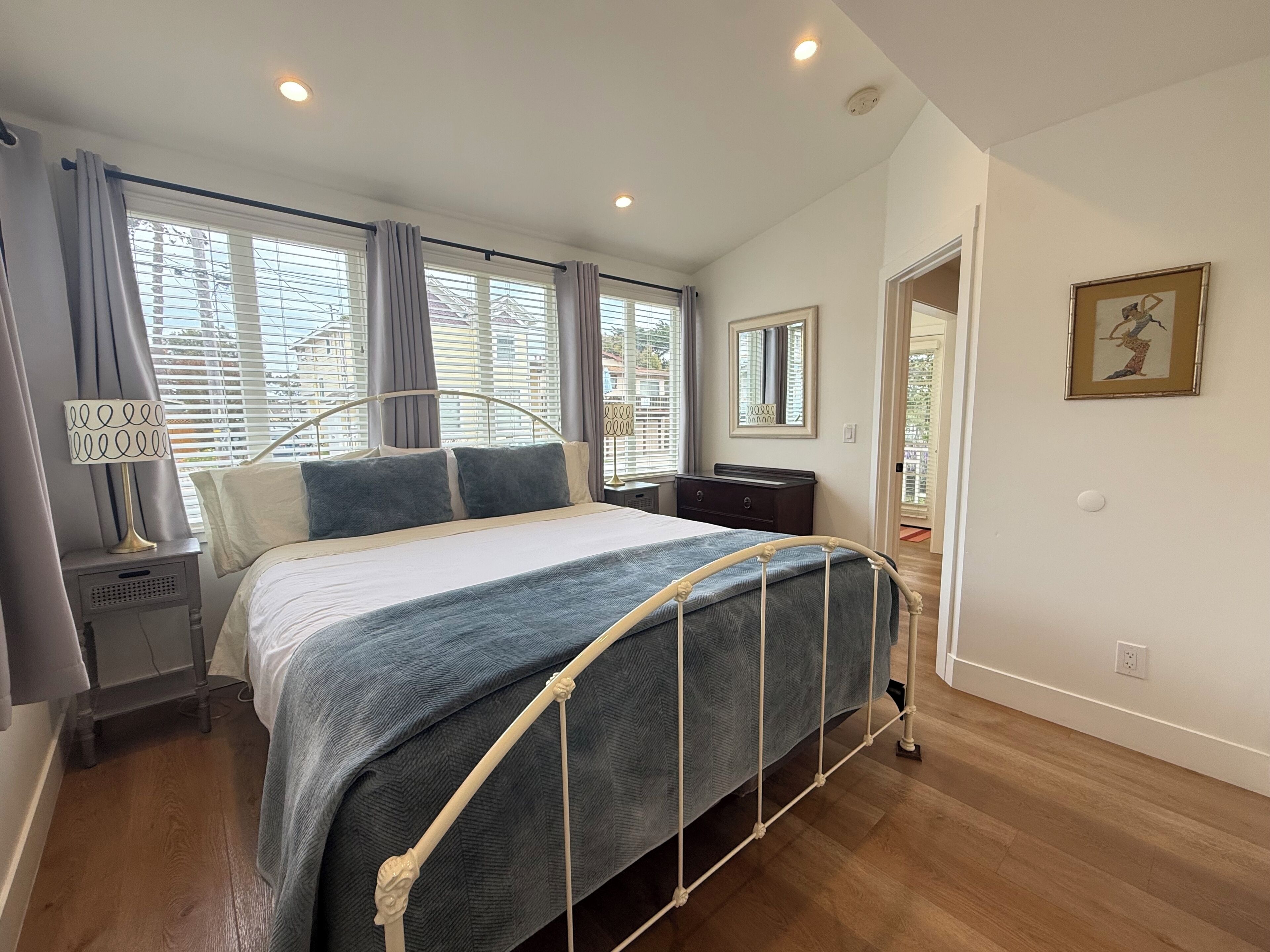 2 bedrooms, iron/ironing board, free WiFi, bed sheets