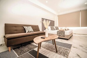 TV, offices - Cozy Studio in Avenida Nader | Pool & Parking (Cancún)