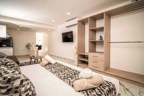 1 bedroom, iron/ironing board, WiFi, bed sheets - Modern Studio | Rooftop Pool | Near Hotel Zone (Cancún)