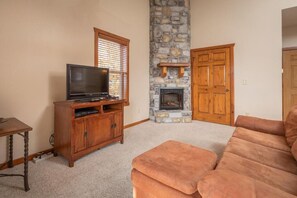 Living area - The Lodges at Table Rock Lake (Branson)