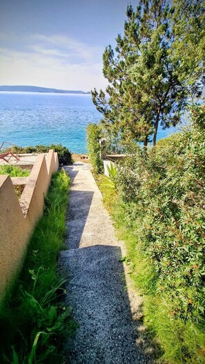 Property grounds - Beachside apartment Belle Vue 2 (Okrug Donji)