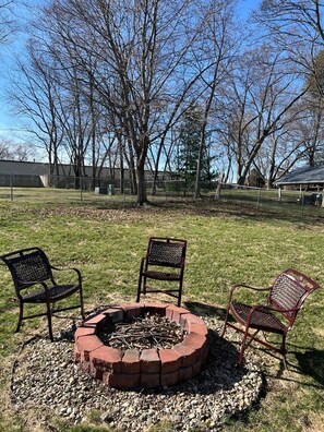 Property grounds - 3BR Oasis Near Advocate Sherman & St. Joseph with Fenced Yard and Fire Pit (South Elgin)
