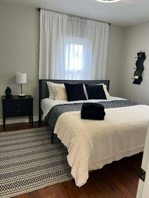 3 slaapkamers, een strijkplank/strijkijzer, wifi, beddengoed