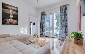 Smart TV - Beautiful home in Benkovac (Benkovac)