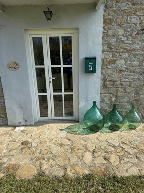 Exterior detail - Authentic stone house for 12 on top of the hill in Piedmont with great views and pool (Piemonte)