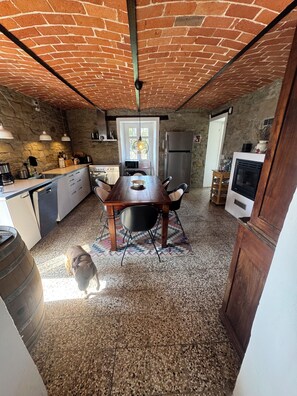 Dining - Authentic stone house for 12 on top of the hill in Piedmont with great views and pool (Piemonte)