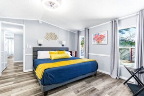 3 bedrooms, iron/ironing board, travel cot, free WiFi - Feather Trail Guest House - 3BR Cozy Family Stay (Nekoosa)
