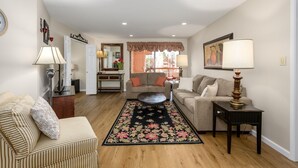 Smart TV, table tennis, books - CASA HARMONY - Large 2-bedroom unit. (Phoenix, Arizona)