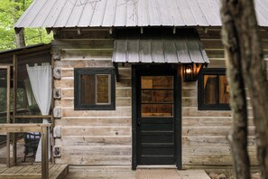 Exterior detail - Asheville Ivy Cabin - Superhost (Black Mountain)