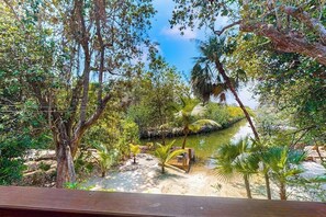 Property grounds - Charming duplex with full Kitchen & WiFi - near dining & stunning attractions (Placencia)