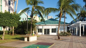 Property grounds - Atlantis Paradise Island 3BR Lockoff – Pools, Beaches & Adventure (Paradise Island)