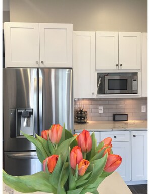 Private kitchen - 2026 World Cup Accommodation, Stunning house, sleeps 6, 2 car parking and garden (Jersey City)