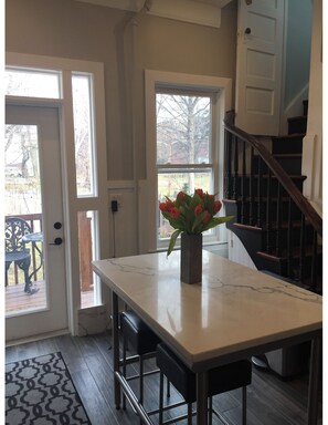 Dining - 2026 World Cup Accommodation, Stunning house, sleeps 6, 2 car parking and garden (Jersey City)