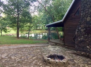 Property grounds - Cozy cabin with pond (Paducah)
