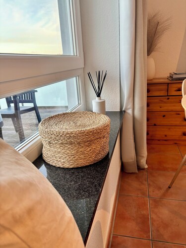 Modern studio with balcony & lake view on the Biggesee