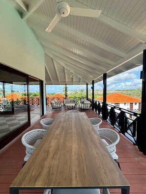 Outdoor dining - **NEW** Blue Bay Ocean View 20 - unique golf & ocean view! (Willemstad)