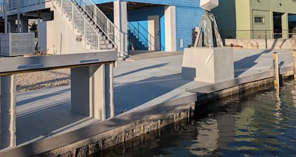 The Friendly Pelican
2-BDR 2-BATH on a canal w/AC in Big Pine Key