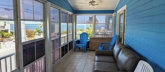 The Friendly Pelican
2-BDR 2-BATH on a canal w/AC in Big Pine Key