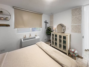 Room - Haudimar Beach Apt | Ocean Front W/ Parking (Isabela de Puerto Rico)
