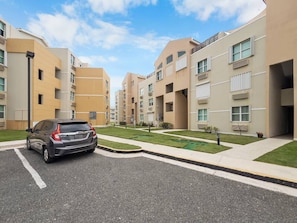 Property grounds - Haudimar Beach Apt | Ocean Front W/ Parking (Isabela de Puerto Rico)