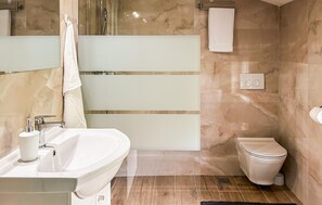 Shower, hair dryer - Stunning home in Krsan (Krsan)