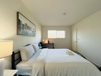 Spacious 6-bedroom house in delightful San Jose with AC