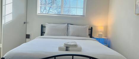 6 bedrooms, iron/ironing board, WiFi, bed sheets
