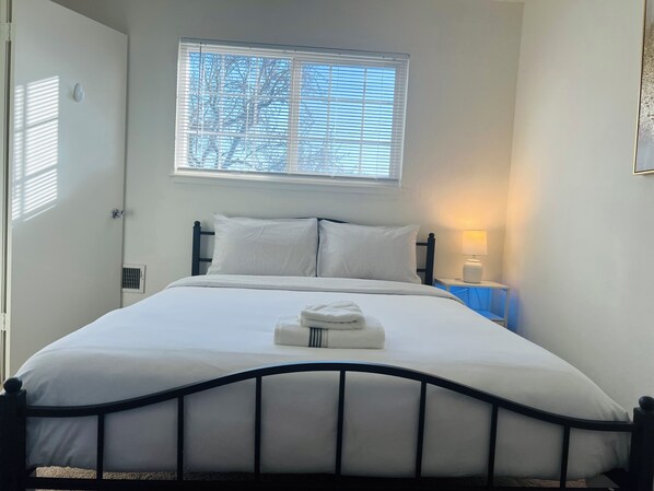 6 habitaciones, tabla de planchar con plancha, wifi y ropa de cama 