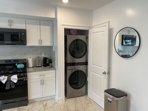 Fridge, microwave, oven, stovetop - Clean & Cozy 1BR in Jersey City Near NYC, Safe Area (Jersey City)