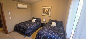 Room - Charming 2-bedroom townhome with AC in Seattle (Seattle)