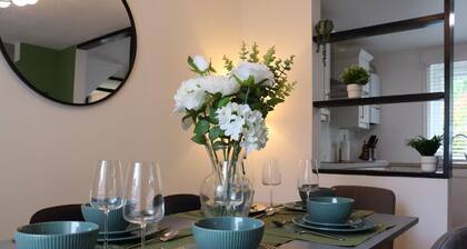 3BR Cambridge Home: Garden, BBQ, Sleeps 7, Parking