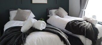 3BR Cambridge Home: Garden, BBQ, Sleeps 7, Parking