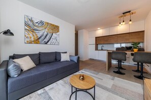 40-inch LED TV with digital channels, Netflix, streaming services - 365 Sunsets Apartment by Belmont Realty (Zadar)