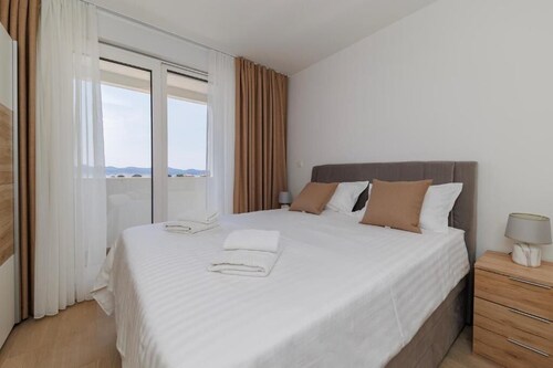 365 Sunsets Apartment by Belmont Realty