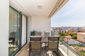 Outdoor dining - 365 Sunsets Apartment by Belmont Realty (Zadar)