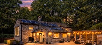 Farm House - Sleeps 16 - Hot Tub - Pet Friendly