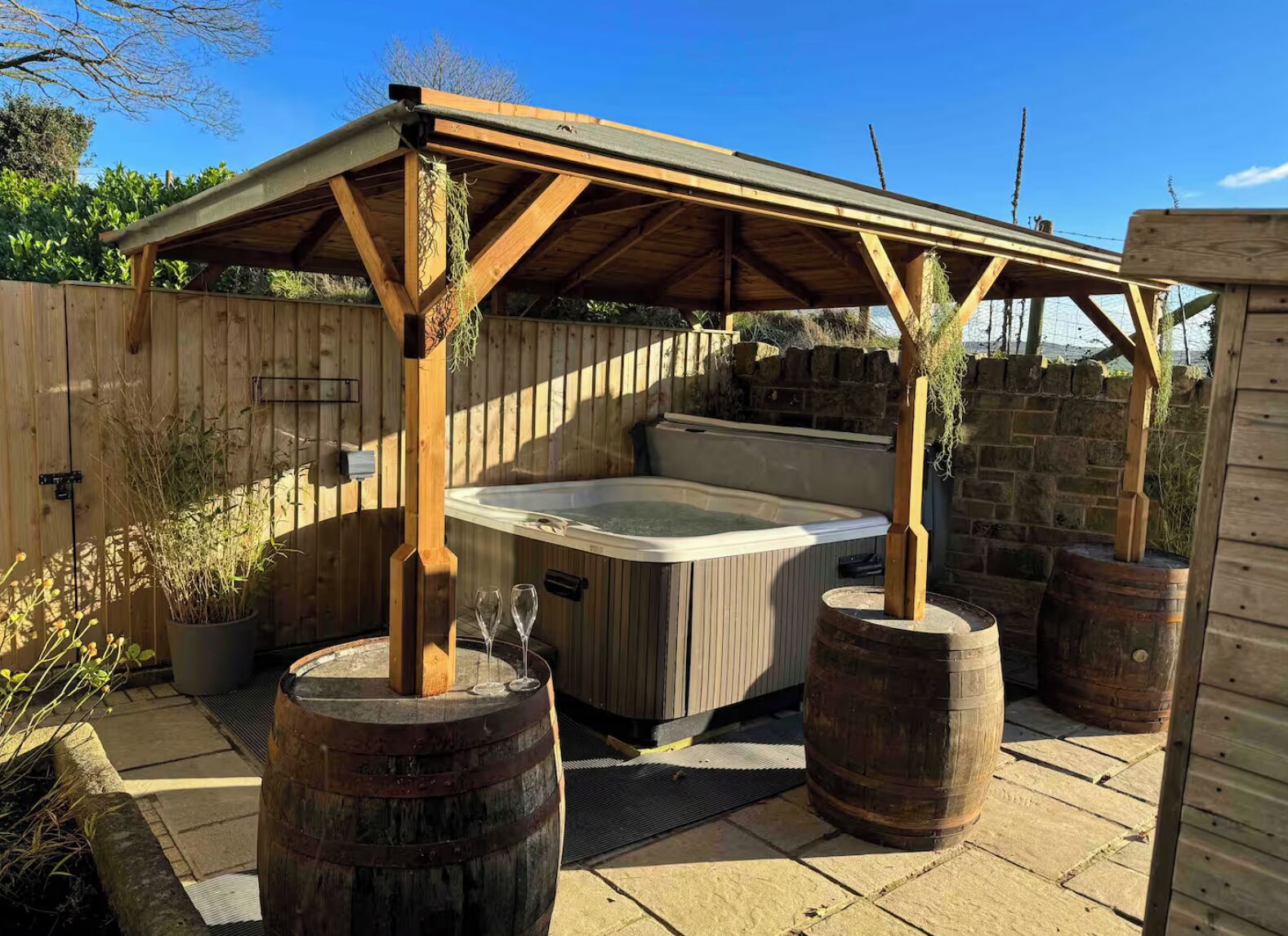 Outdoor spa tub