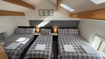 4 bedrooms, iron/ironing board, free WiFi, bed sheets
