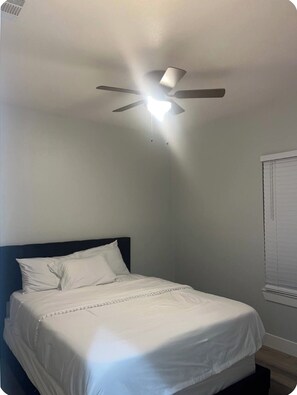 3 bedrooms, iron/ironing board, WiFi, bed sheets - Peaceful 3-bedroom house with AC in vibrant Dallas (Dallas)