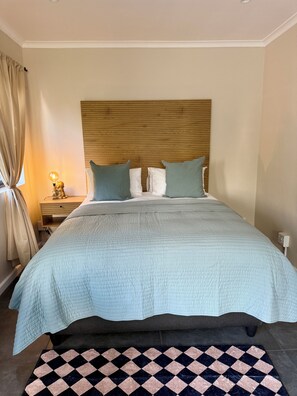 Deluxe Double Room, Hill View - Wood Road Coastal Guest Rooms  (Hout Bay)