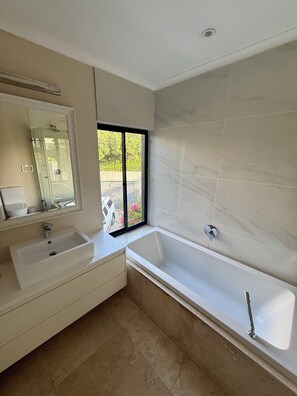 Deluxe Double Room, Hill View | Bathroom - Wood Road Coastal Guest Rooms (Hout Bay)