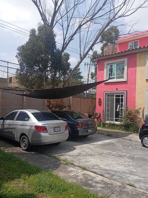 Property grounds - Entire Accommodation in Ixtapaluca, Beautiful and Quiet House in Residence (Ixtapaluca)