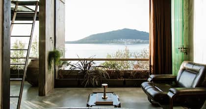 Luxury Waterfront Loft With Panoramic Views