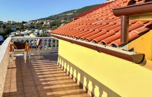 Property grounds - 2 bedroom pet friendly apartment in Rab (Rab)