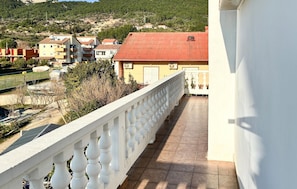 Property grounds - 2 bedroom pet friendly apartment in Rab (Rab)