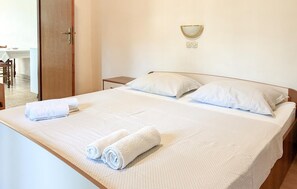 2 bedrooms, free WiFi - Beautiful apartment in Rab with house sea view (Rab)
