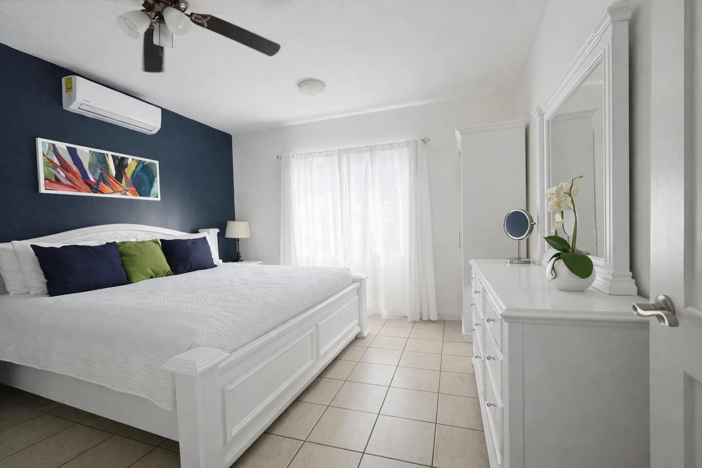 1 habitación, escritorio, tabla de planchar con plancha y wifi gratis 